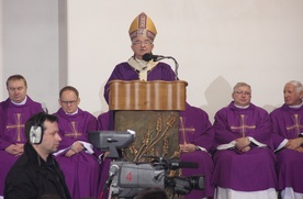 Abp Sławoj Leszek Głódź w czasie homilii