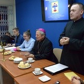 Pierwsza narada nowego asystenta z zarządem i parafialnymi oddziałami KSM. Uczestniczył w niej bp Henryk Tomasik