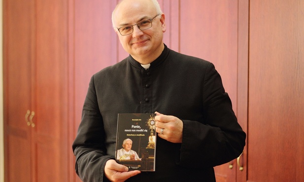 Ukazał się zbiór katechez Benedykta XVI o modlitwie