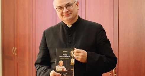 Ukazał się zbiór katechez Benedykta XVI o modlitwie