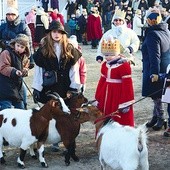 ▲	W czasie orszaku liczy się oryginalny strój.