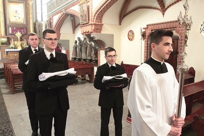 Od tego dnia alumni będą chodzili w strojach kapłańskich.