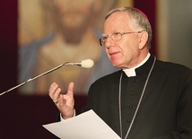 Abp Jędraszewski sakrę biskupią otrzymał w roku 1997. Jego zawołaniem są słowa: „Scire Christum" (Znać Chrystusa).
