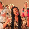 	„Open Choir” oparte jest na pieśniach o wolności śpiewanych niegdyś przez niewolników w Ameryce. 