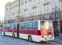 Autobus, czerwony... W rocznicę stanu wojennego