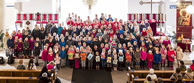Uczestnicy nabożeństw roratnich w kościele św. Jana Sarkandra w Bełku 