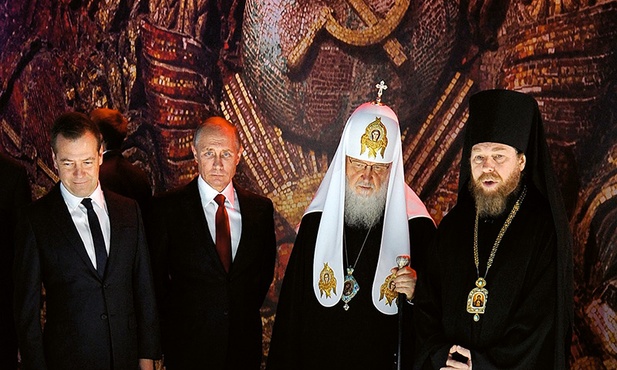 Prezydent Putin i patriarcha Cyryl – sojusz tronu z ołtarzem w Rosji w XXI wieku.