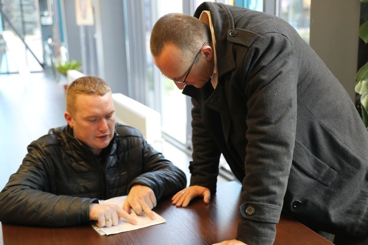 Prof. Krzysztof Szwagrzyk (IPN) w Węgierskiej Górce z rodzinami partyzantów