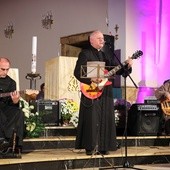 Zespół Proboszczowie zaśpiewał w wapienickim kościele św. Franciszka z Asyżu