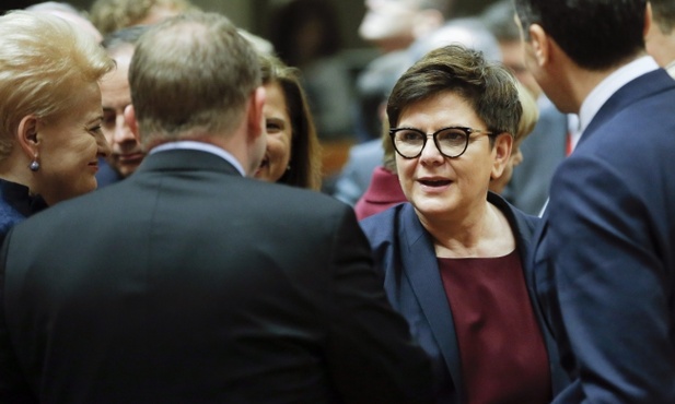 CBOS: Poparcie rządu lekko w górę