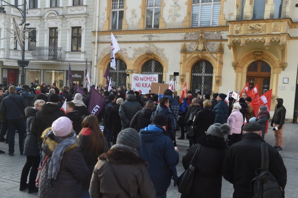 "Wygwiżdżemy PiS i kler"