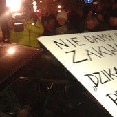 Pikieta pod Wawelem. Blokowali wjazd polityków PiS