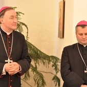 Bp Andrzej Jeż (z lewej) mianował bp. Leszka Leszkiewicza przewodniczącym komisji przygotowawczej V Synodu Diecezji Tarnowskiej