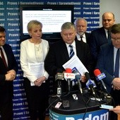 Radomscy parlamentarzyści PiS (od lewej): Wojciech Skurkiewicz, Anna Kwiecień, Marek Suski, Dariusz Bąk, Andrzej Kosztowniak i Zbigniew Kuźmiuk