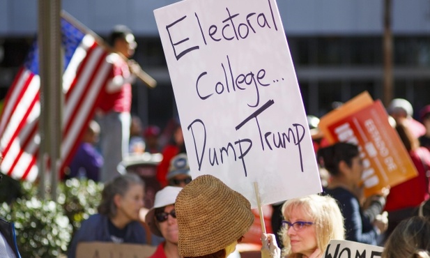 USA: Elektorzy wybieralii prezydenta - Trump niemal pewnym zwycięzcą