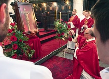 Nasze koła odwiedził krzyż, który św. Jan Paweł II trzymał w rękach podczas ostatniej w swoim ziemskim życiu Drogi Krzyżowej.