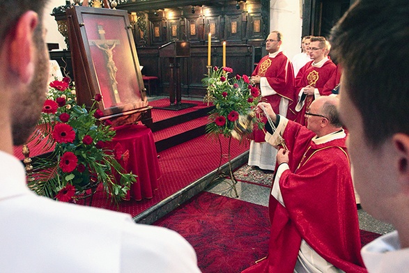 Nasze koła odwiedził krzyż, który św. Jan Paweł II trzymał w rękach podczas ostatniej w swoim ziemskim życiu Drogi Krzyżowej.