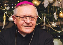 ◄	– Boże Narodzenie to rodzący się Bóg, przychodzący do mnie w Eucharystii – mówi bp Edward Dajczak.