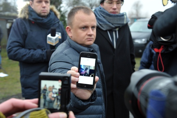 "Miał 1,80 m i ważył 120 kg. Jedna osoba na pewno nie dałaby mu rady"