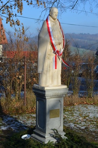 Poświęcenie pomnika św. Brata Alberta w Radwanowicach