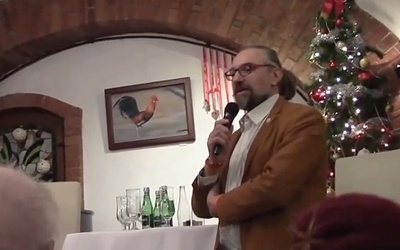 Z czego utrzymuje się szef KOD?