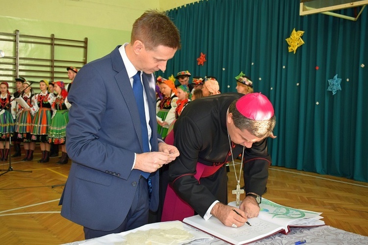 Spotkanie opłatkowe w szkole na łowickim Blichu