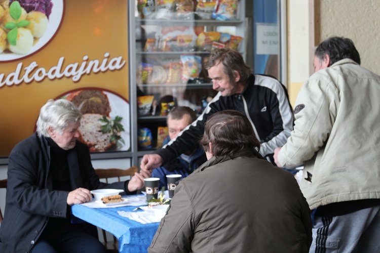 Bielska wigilia dla bezdomnych u św. Brata Alberta - PKS