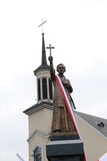 Pomnik ks. Popiełuszki w Mielcu