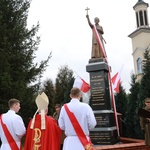 Pomnik ks. Popiełuszki w Mielcu