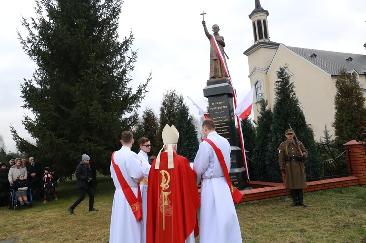 Pomnik ks. Popiełuszki w Mielcu