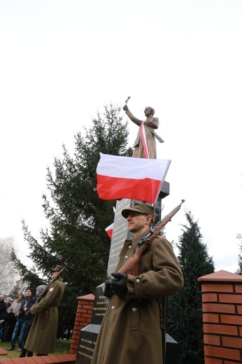 Pomnik ks. Popiełuszki w Mielcu