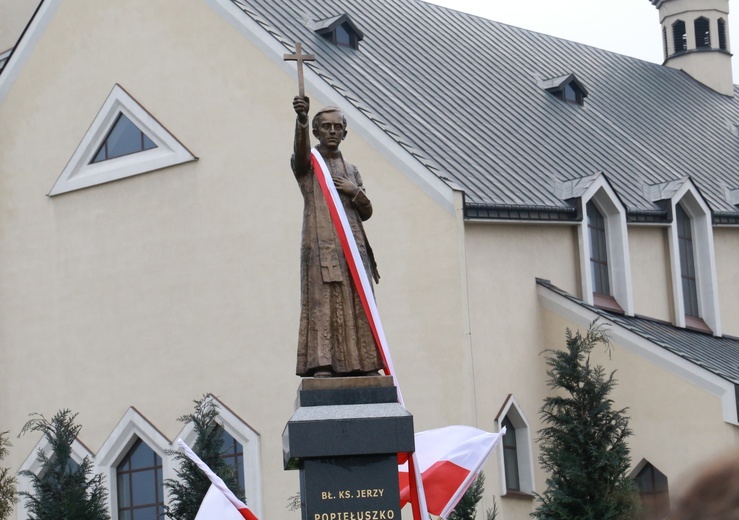 Pomnik ks. Popiełuszki w Mielcu