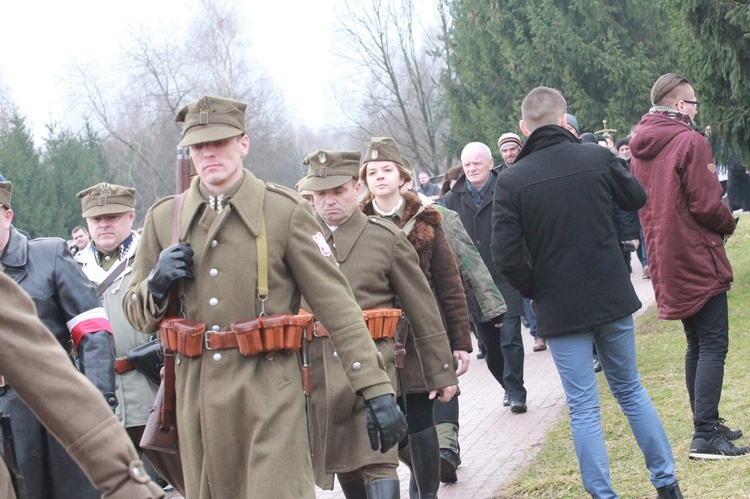 Pomnik ks. Popiełuszki w Mielcu