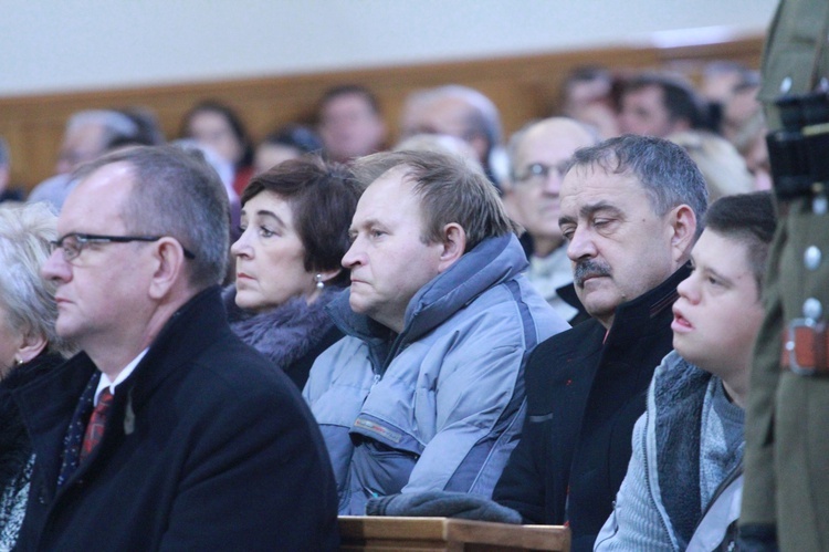 Pomnik ks. Popiełuszki w Mielcu