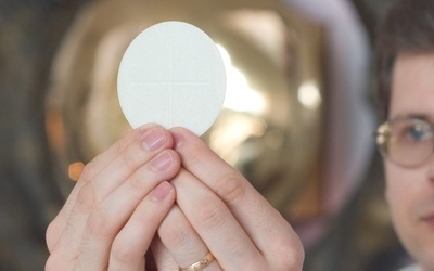 W Nowy Rok z Eucharystią o północy