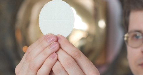 W Nowy Rok z Eucharystią o północy