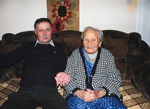 Aniela Sołtyska z wnukiem Krzysztofem.