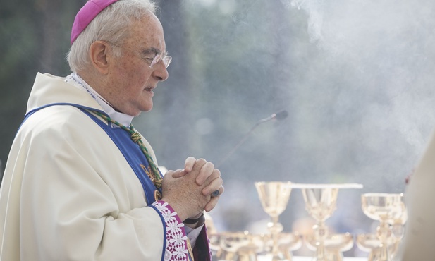 Abp Hoser ma malarię. Pozostaje w szpitalu