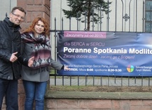 Marzena Pietroszek i ks. Mateusz Dudkiewicz zapraszają na wtorkowe spotkania modlitewne o poranku