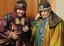 Tomasz Lorek (z lewej) i Jan Bierówka w tym roku po raz pierwszy wcielą się w role mędrców podczas 6. Orszaku Trzech Króli w Bielsku-Białej