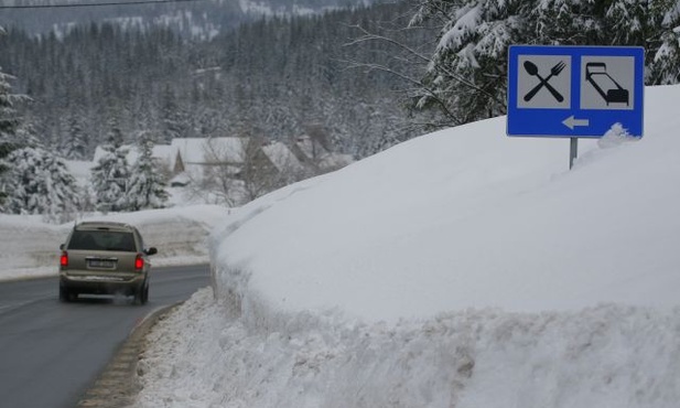 Śnieg, wiatr i deszcz. Niebezpiecznie na drogach