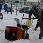 Śnieg, wiatr i deszcz. Niebezpiecznie na drogach