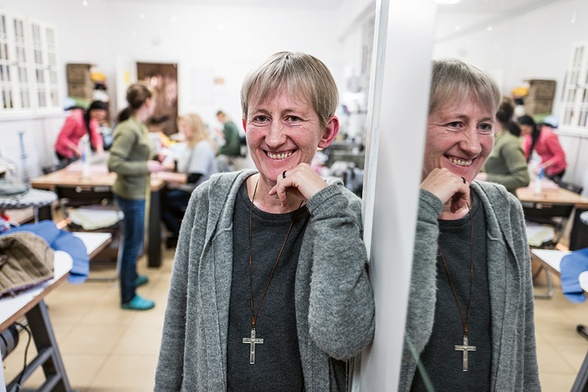 Siostra Urszula Głowacka prowadzi w Markach Centrum Integracji Społecznej. Jej dorośli wychowankowie mogą tu pracować i zarabiać na swoje utrzymanie.