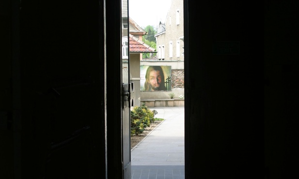 Wokół ciemno, a u ciebie jasno. Wideokomentarz