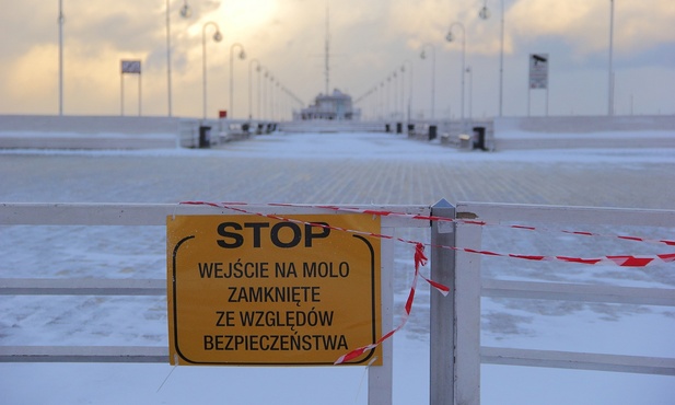 Duże fale szaleją na Zatoce Gdańskiej