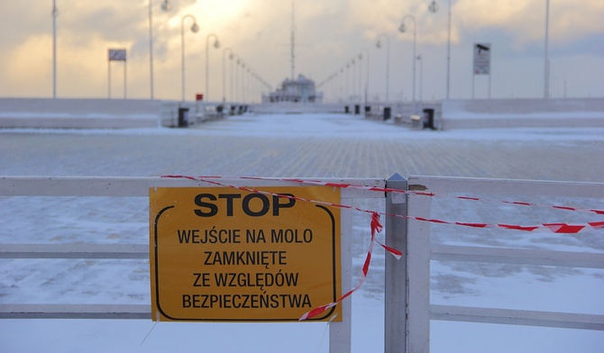Duże fale szaleją na Zatoce Gdańskiej
