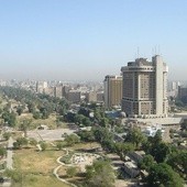 Eksplozja dwóch samochodów pułapek w Bagdadzie