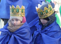 Przy tak mroźnej pogodzie obok korony ważne było ciepłe ubranie