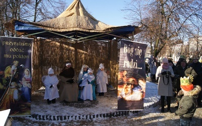 Betlejemską szopkę w Nasielsku ustawiono na rynku miasta