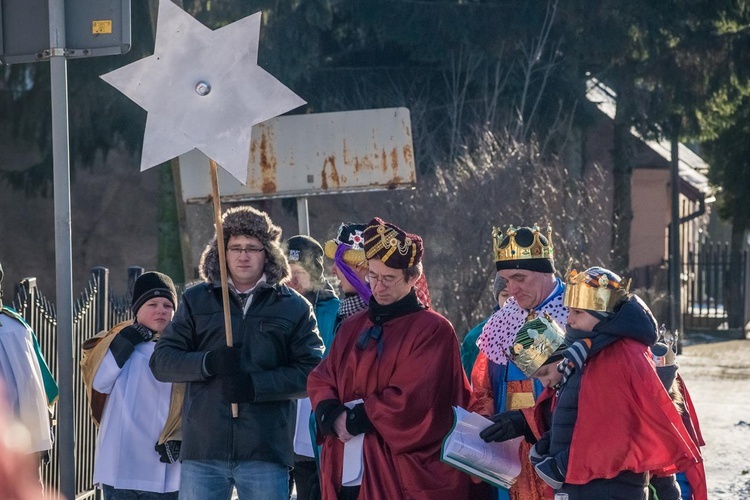 Po raz 4 orszak z Trzema Mędrcami przeszedł przez Radzanów nad Wkrą